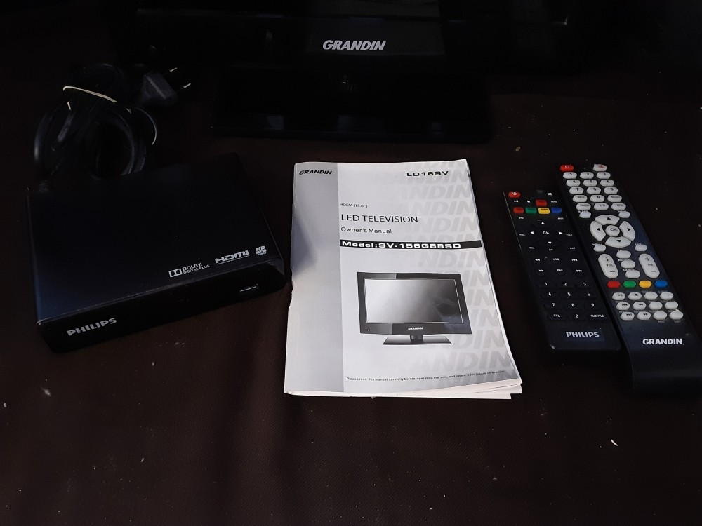 TELEVISEUR GRANDIN 40CM AVEC DECODEUR + TÉLÉCOMMANDES