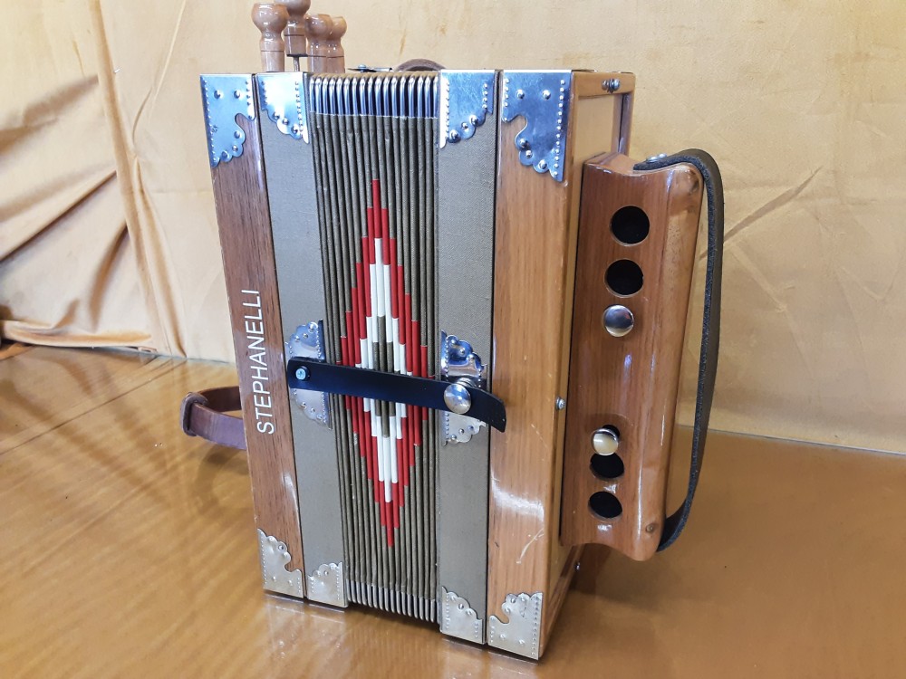 MELODEON STEPHANELLI (ACCORDEON DIATONIQUE)