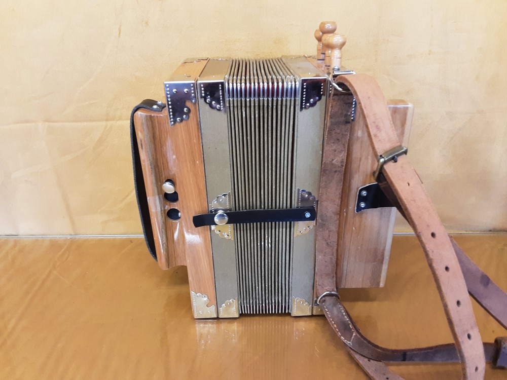MELODEON STEPHANELLI (ACCORDEON DIATONIQUE)