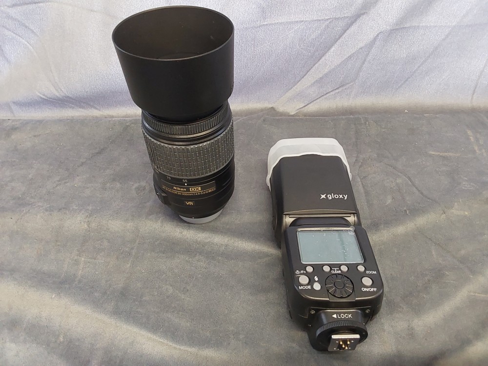 APPAREIL PHOTO NIKON D3100 AVEC OBJECTIFS / BATTERIES / FLASH ET SACOCHE