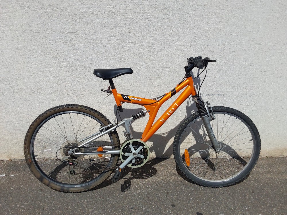 VTT M203 ORANGE ET GRIS 26 POUCES