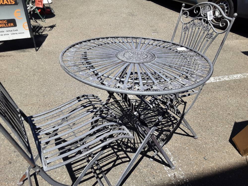 TABLE RONDE DE JARDIN METAL GRIS + 2 CHAISES (DZ-203)