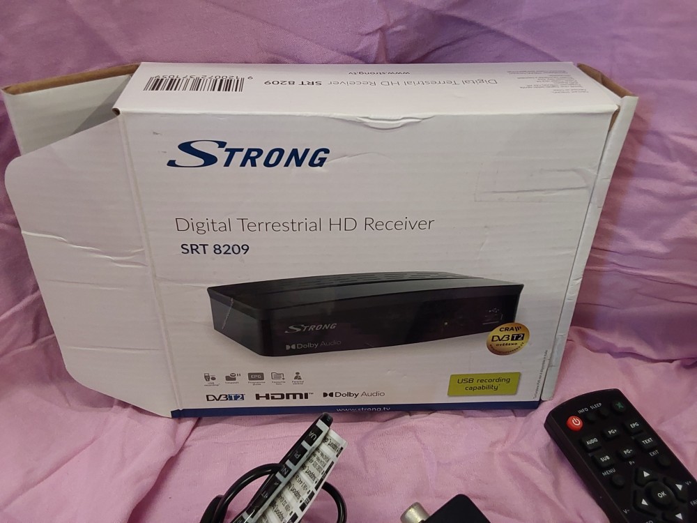 DECODEUR HD STRONG AVEC TELECOMMANDE