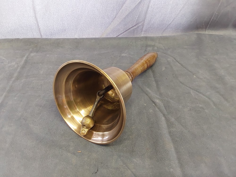 CLOCHE EN LAITON MANCHE BOIS (IG-66)