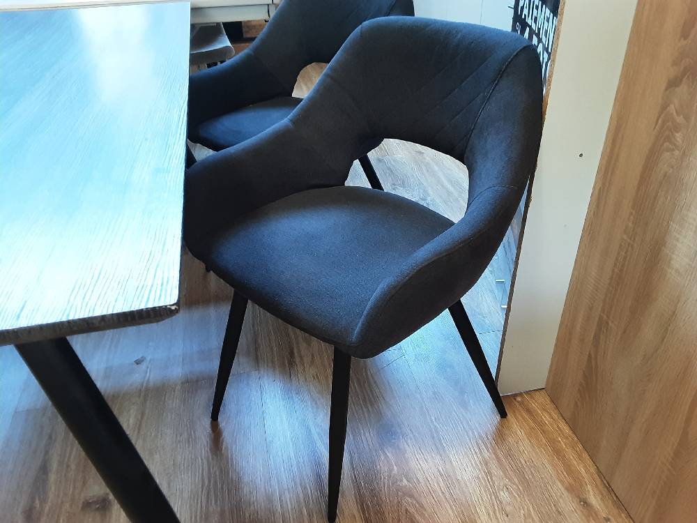 ENSEMBLE TABLE A MANGER 2 CHAISES 1 BANC GRIS ET NOIR