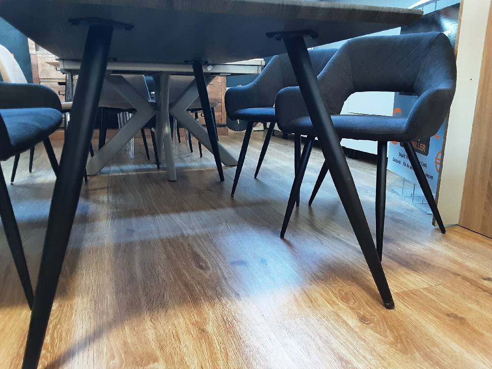 ENSEMBLE TABLE A MANGER 2 CHAISES 1 BANC GRIS ET NOIR