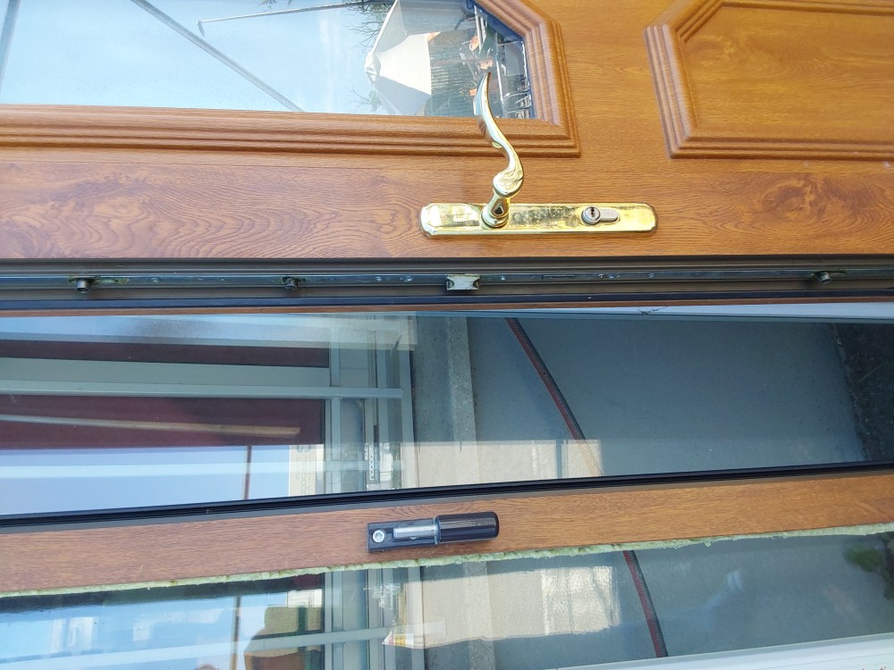 PORTE D'ENTRÉE + CADRE + SERRURE EN PVC IMITATION BOIS