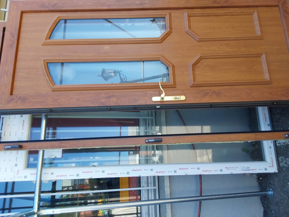 PORTE D'ENTRÉE + CADRE + SERRURE EN PVC IMITATION BOIS