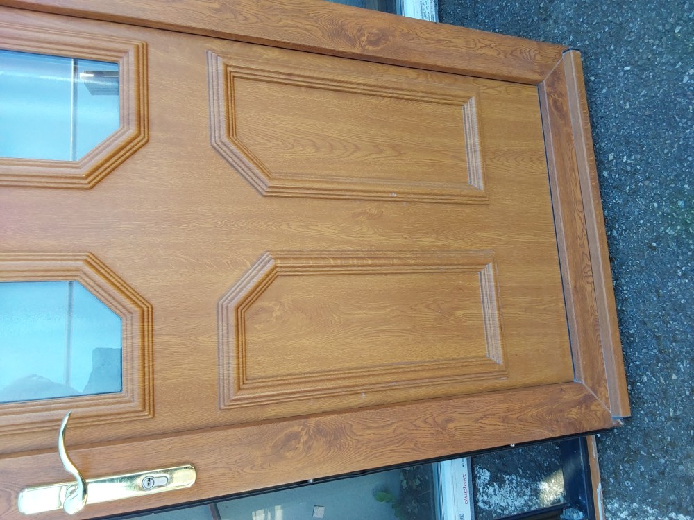 PORTE D'ENTRÉE + CADRE + SERRURE EN PVC IMITATION BOIS