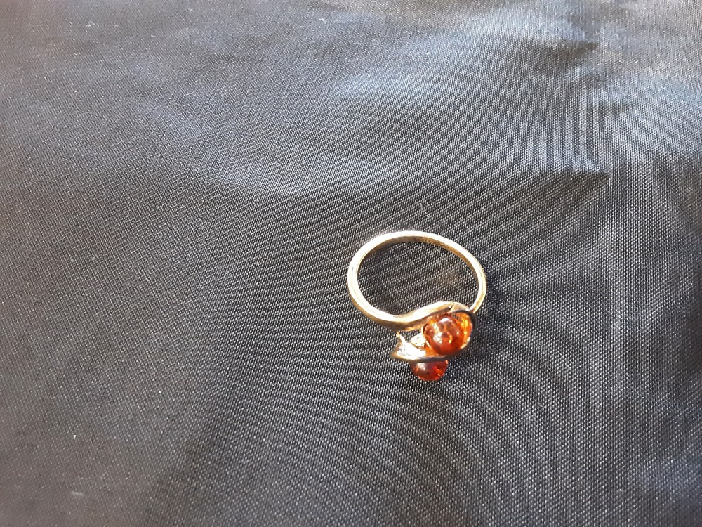 BAGUE VERMEILLE AVEC AMBRE