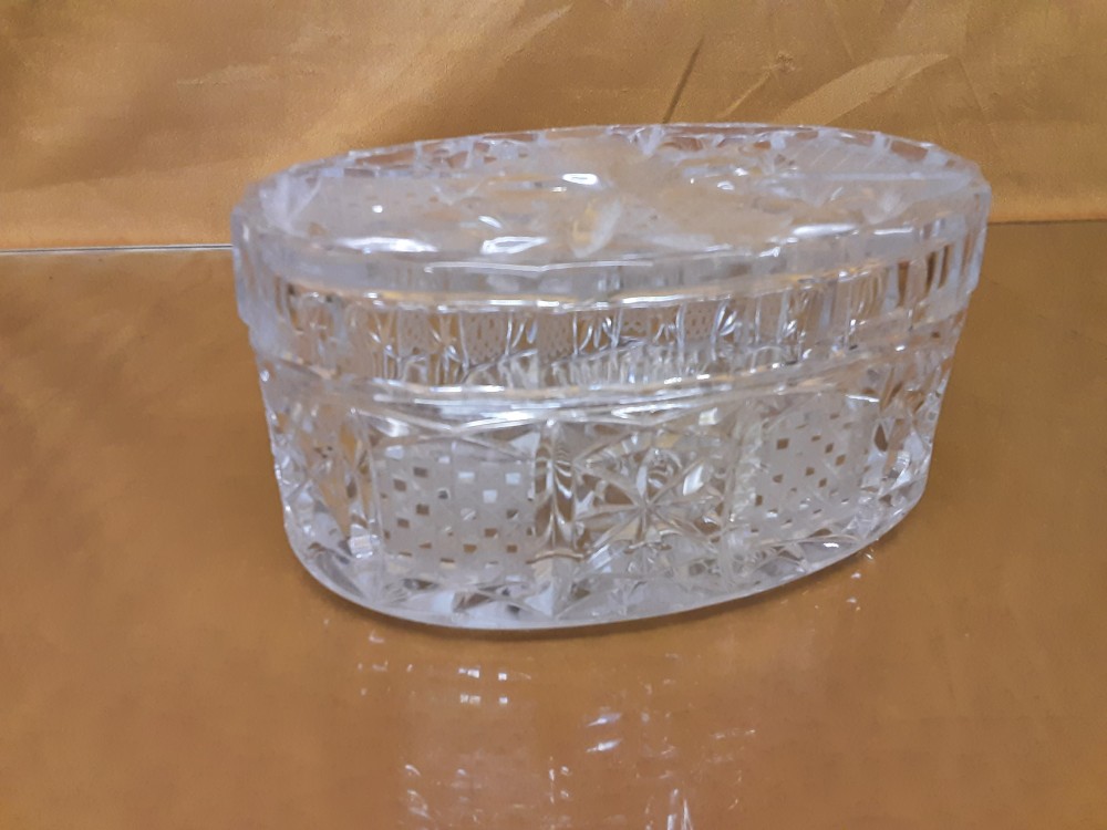 BONBONNIERE OVALE EN CRISTAL TGM 18X12
