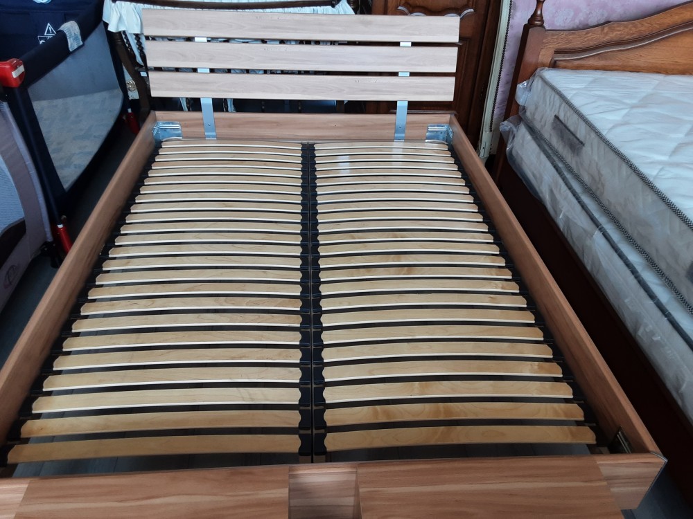 LIT 2P 140X190 AVEC SOMMIER ET 2 CHEVETS