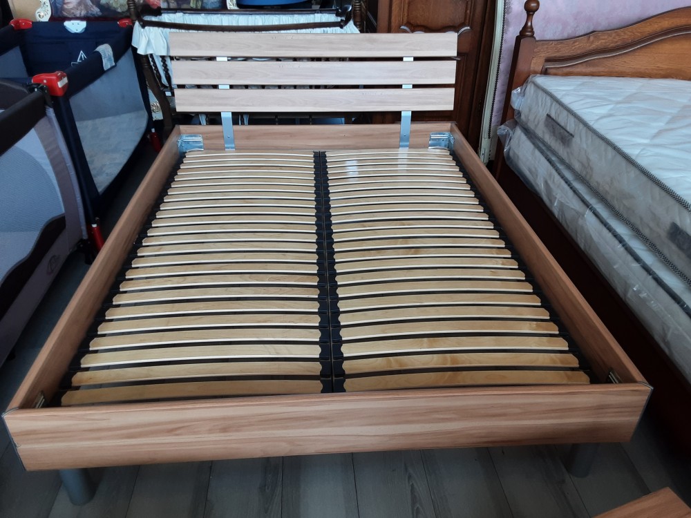 LIT 2P 140X190 AVEC SOMMIER ET 2 CHEVETS