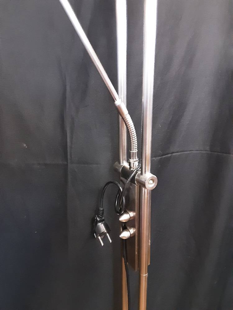 LAMPE HALOGENE CHROMEE 2 FEUX DONT 1 DIRIGEABLE HAUT 181CM