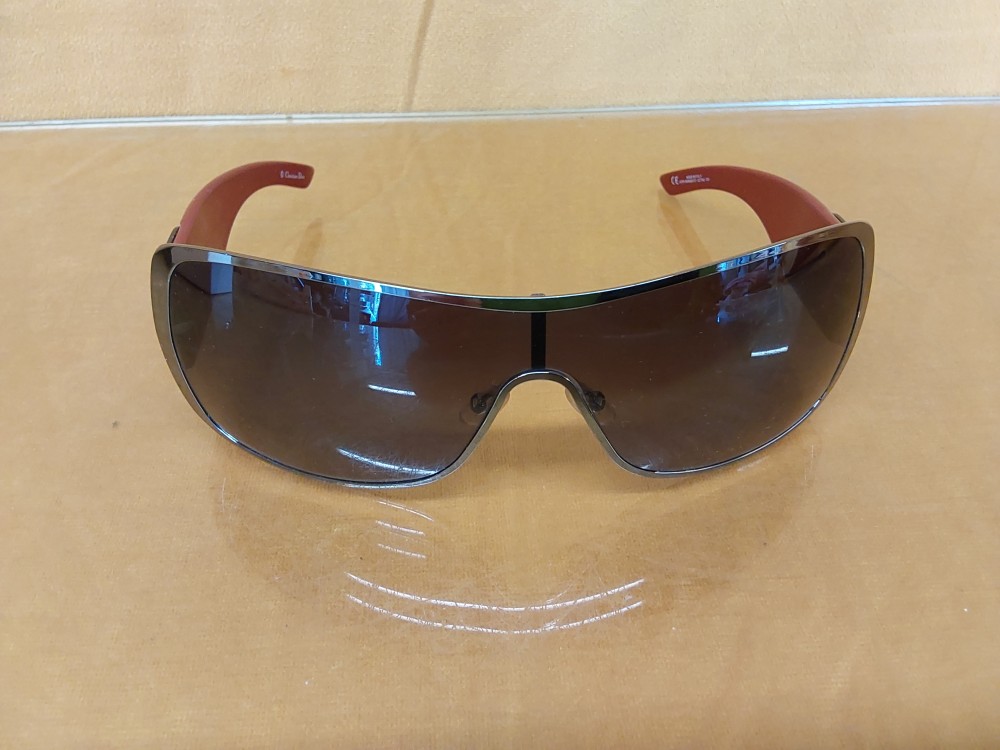 PAIRE DE LUNETTES DE SOLEIL C DIOR DANS SA BOITE