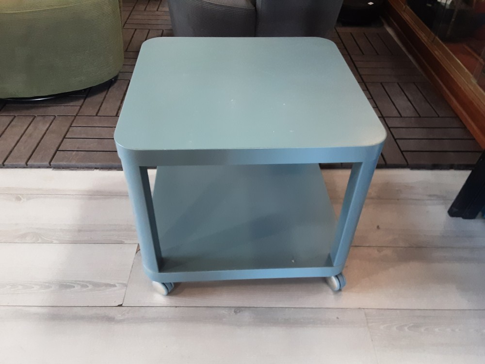 TABLE BASSE PVC VERT SUR ROULETTES