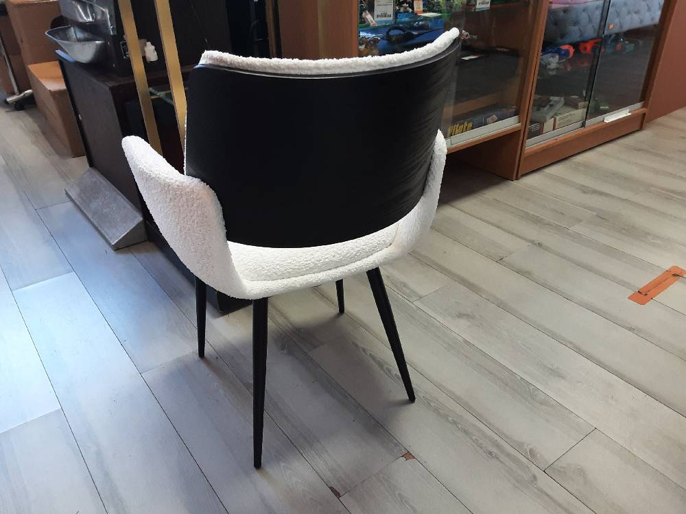 CHAISE TISSU BOUCLETTE BLANC PLACAGE FRENE ET MÉTAL NOIR (146131-1221739/40) 2ÈME CHOIX