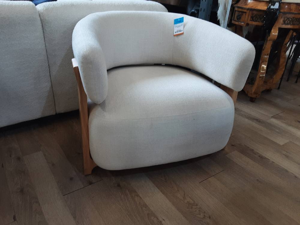 FAUTEUIL EN TISSU BLANC ET CHÊNE (HA833782-1-12713) 2ÈME CHOIX