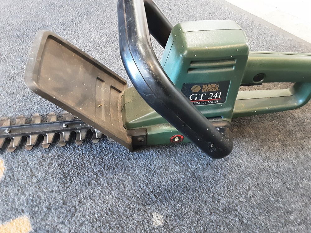 TAILLE HAIE BLACK & DECKER GT 241