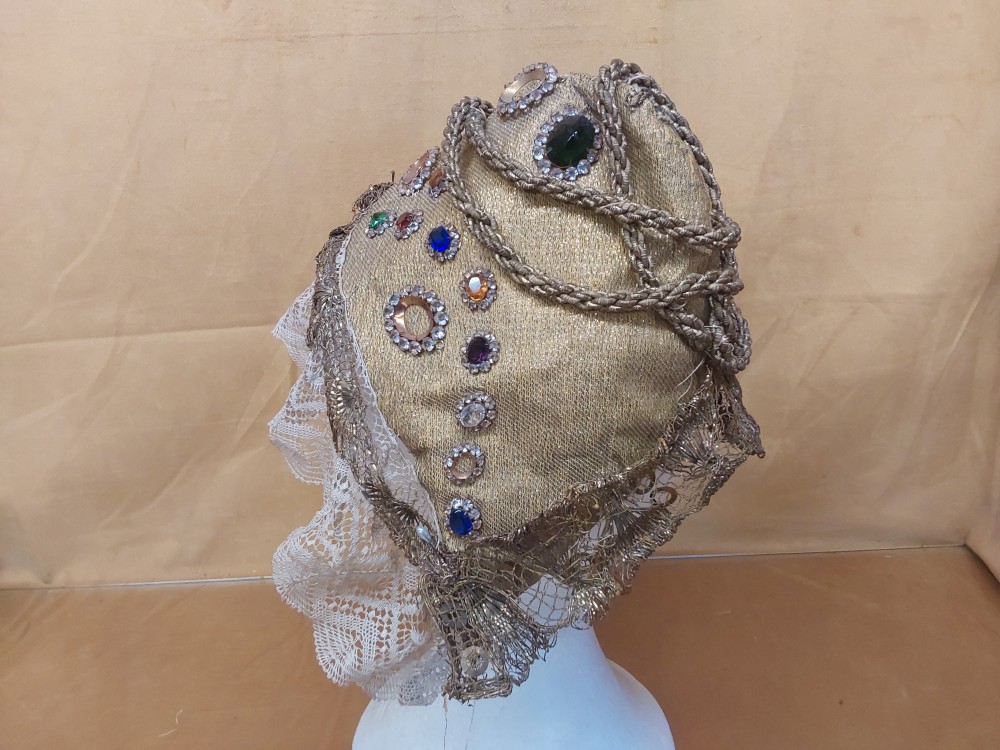 COIFFE ANCIENNE TISSU DORE