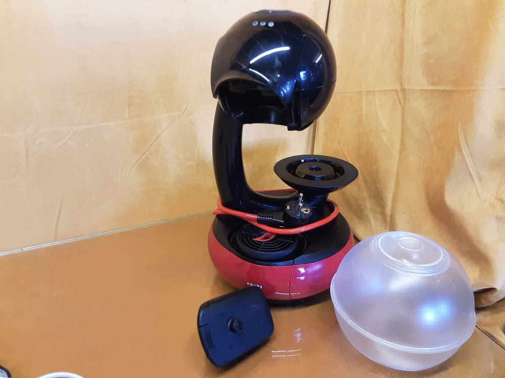 MACHINE A CAFE AUTOMATIQUE DOLCE GUSTO MARQUE KRUPS ROUGE ET NOIR