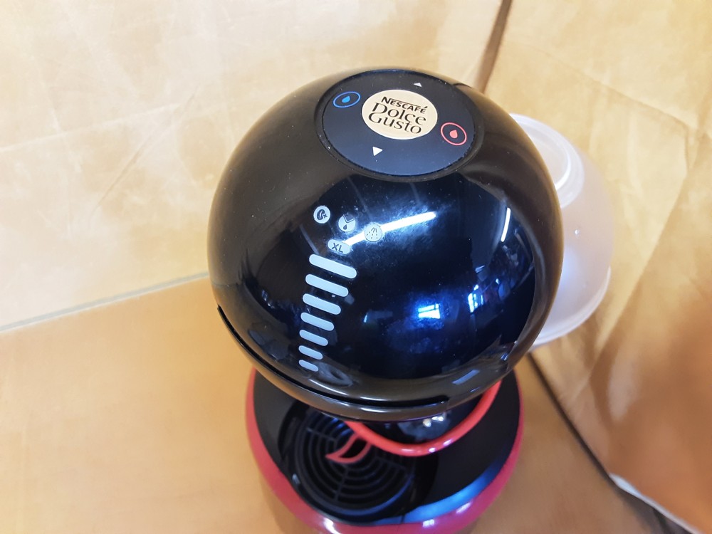 MACHINE A CAFE AUTOMATIQUE DOLCE GUSTO MARQUE KRUPS ROUGE ET NOIR