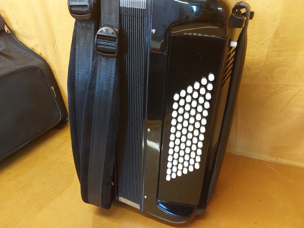 ACCORDÉON D’ÉTUDE NOIR AVEC HOUSSE