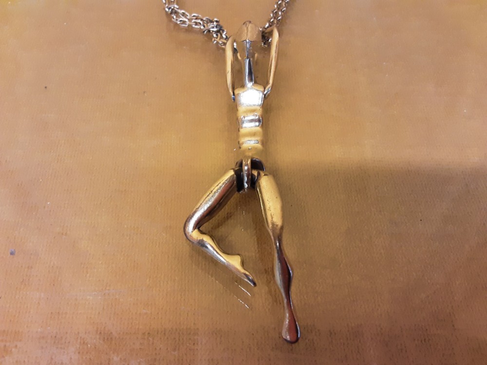 CHAINE DORÉE JOURDAN PENDENTIF DANSEUR 9CM