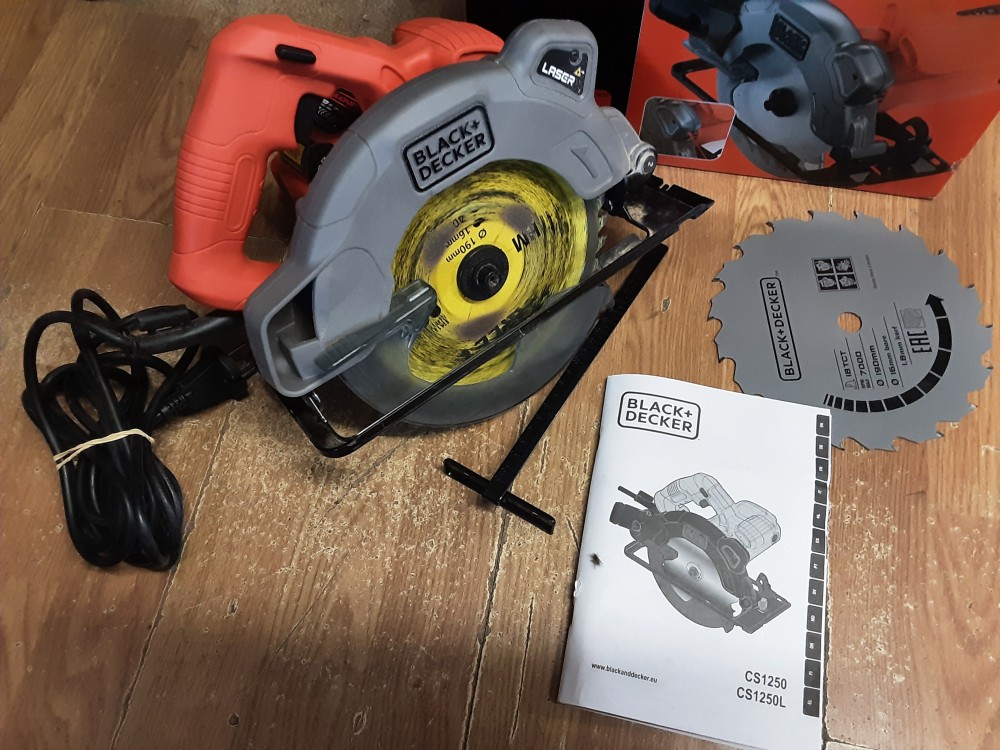 SCIE CIRCULAIRE BLACK ET DECKER CS1250/CS1250L