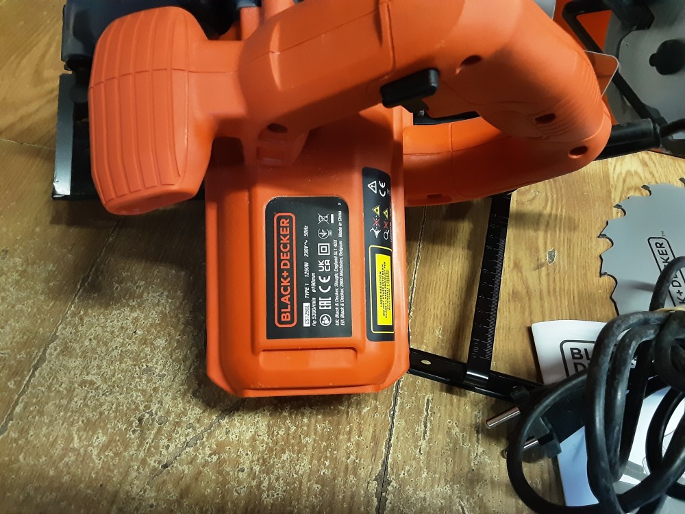 SCIE CIRCULAIRE BLACK ET DECKER CS1250/CS1250L