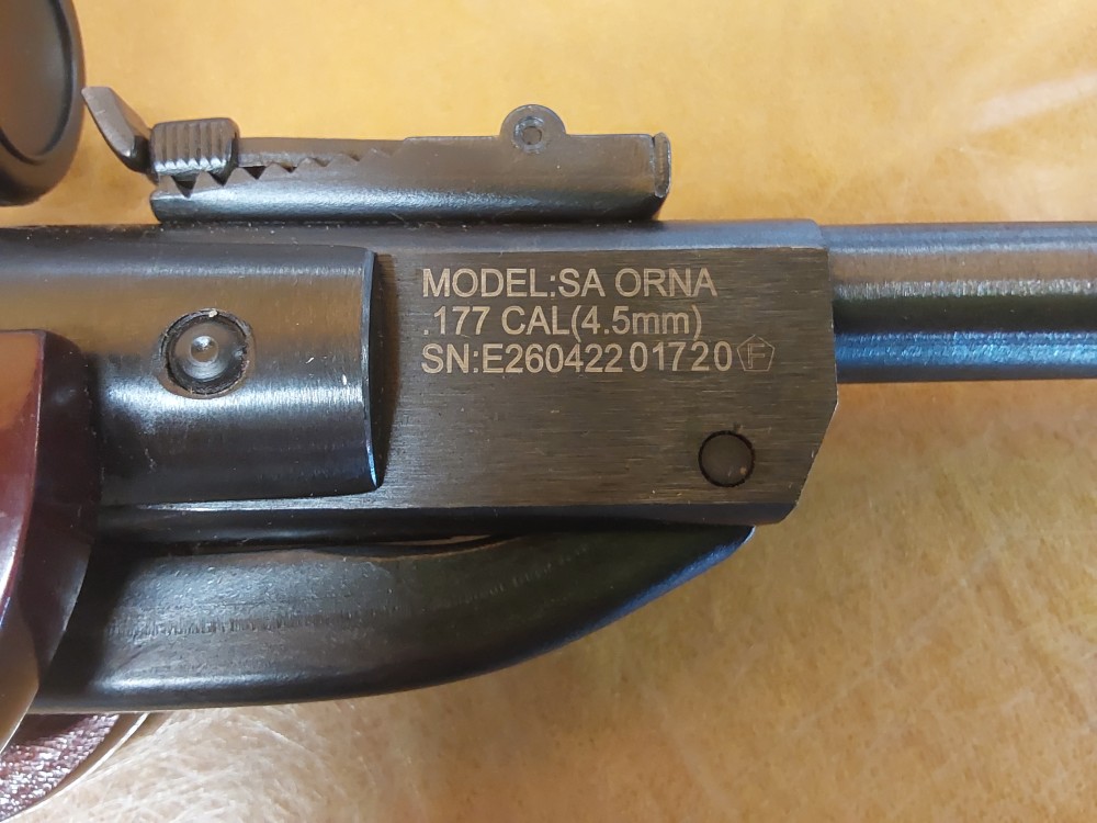 CARABINE A AIR COMPRIMÉ SWISS ARMS SA ORNA 4,5MM AVEC LUNETTE DE VISÉE
