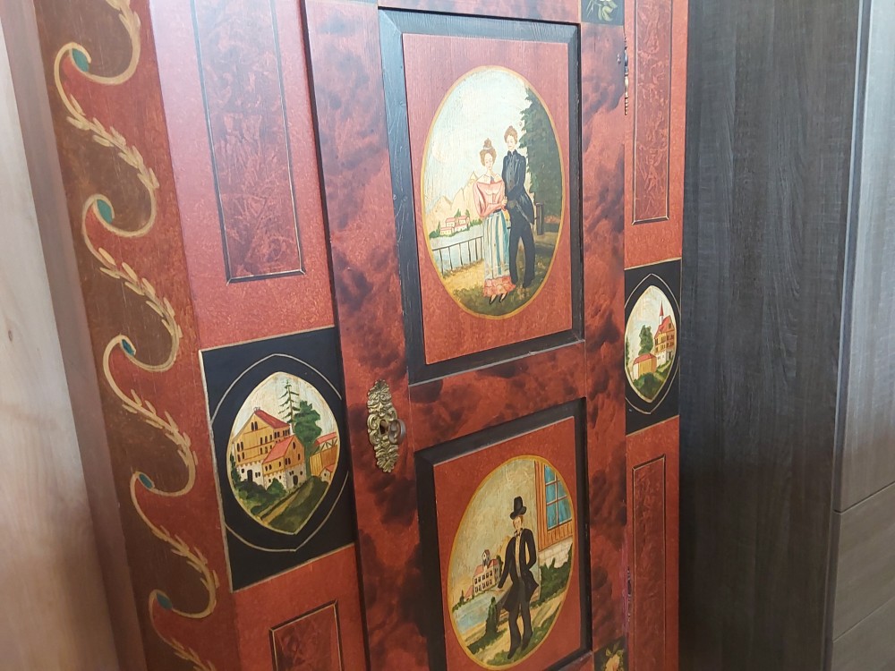 BONNETIERE POLYCHROME EN SAPIN 1 PORTE
