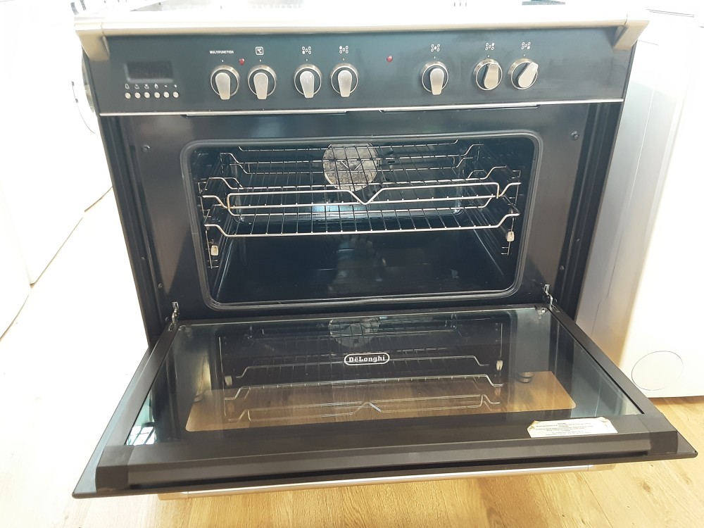 PIANO CUISINIERE VITRO MARQUE DELONGHI 4 FEUX + 1 GRAND CENTRAL - FOUR ELECTRIQUE