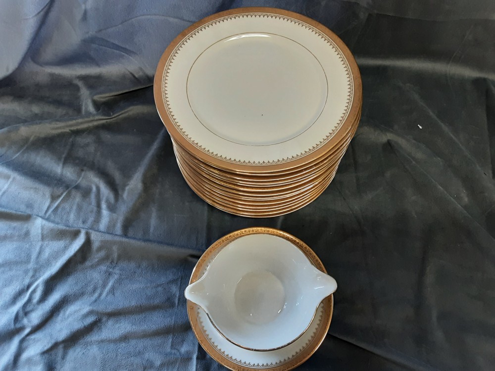 LOT DE 14 ASSIETTES + SAUCIERE LIMOGES BORDURE DORÉE