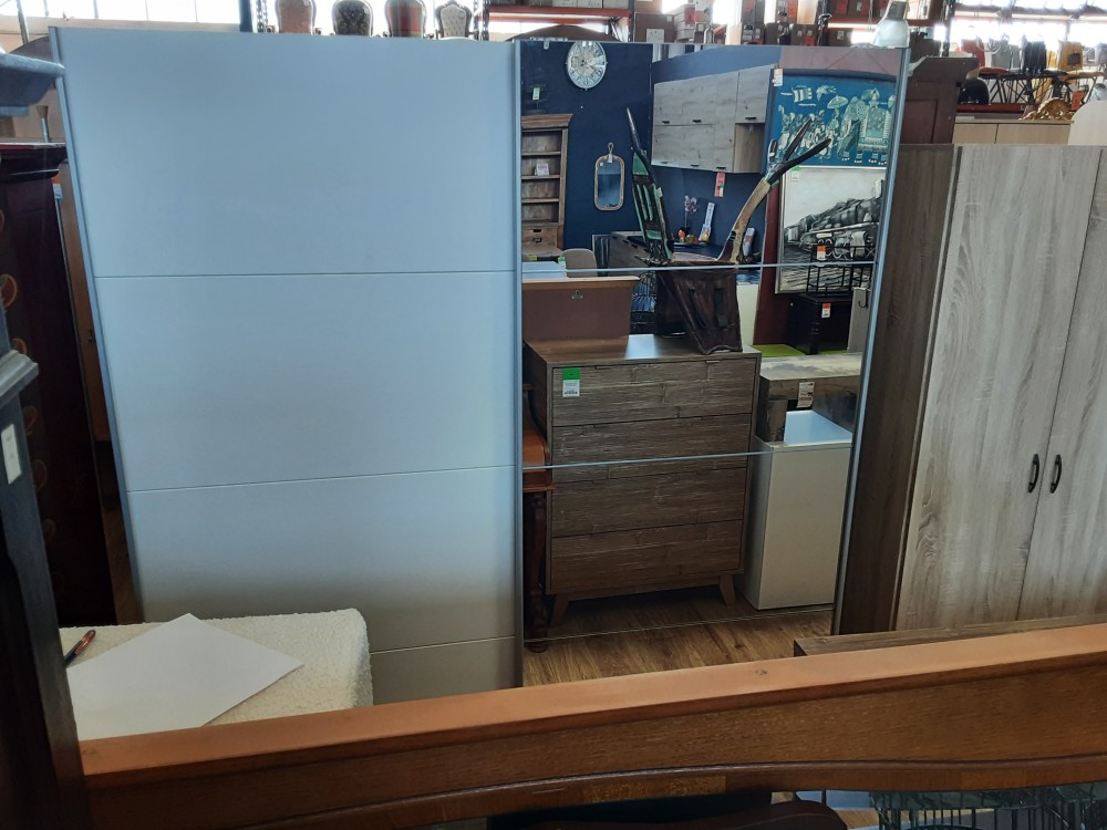 ARMOIRE 2 PORTES COULISSANTES DONT 1 MIROIR