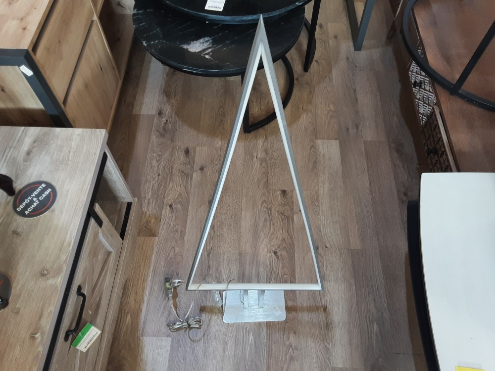 LAMPE TRIANGULAIRE