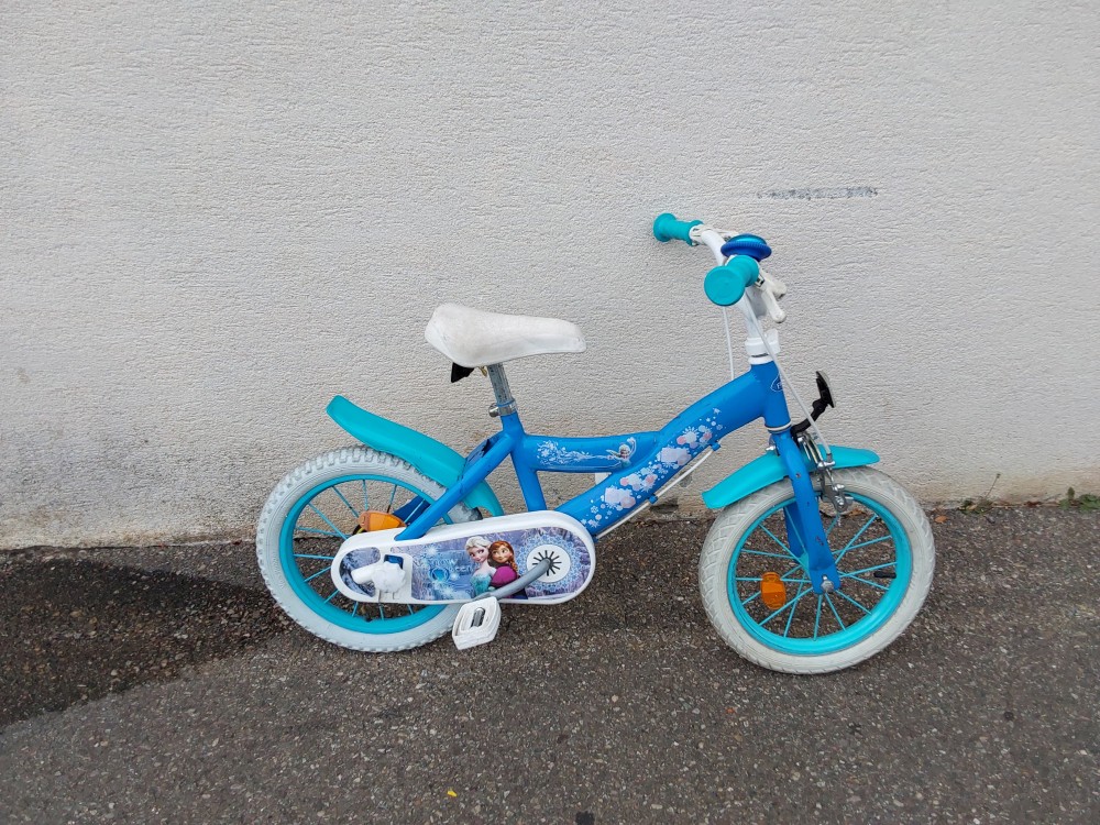 VELO ENFANT REINE DES NEIGES BLEU ET BLANC 14 POUCES