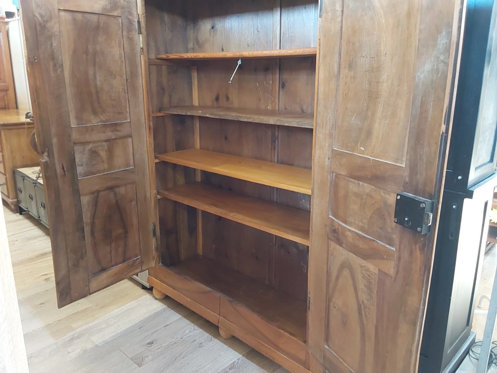 ARMOIRE NOYER 2 PORTES ANCIENNE