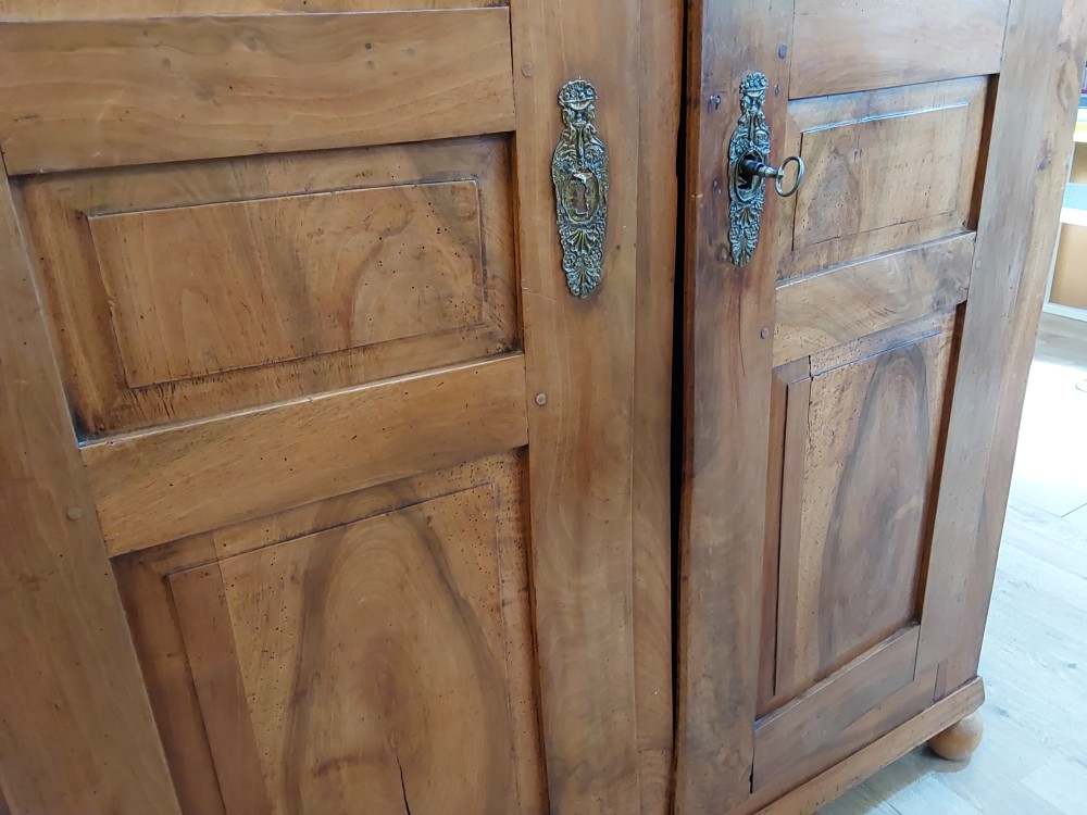 ARMOIRE NOYER 2 PORTES ANCIENNE