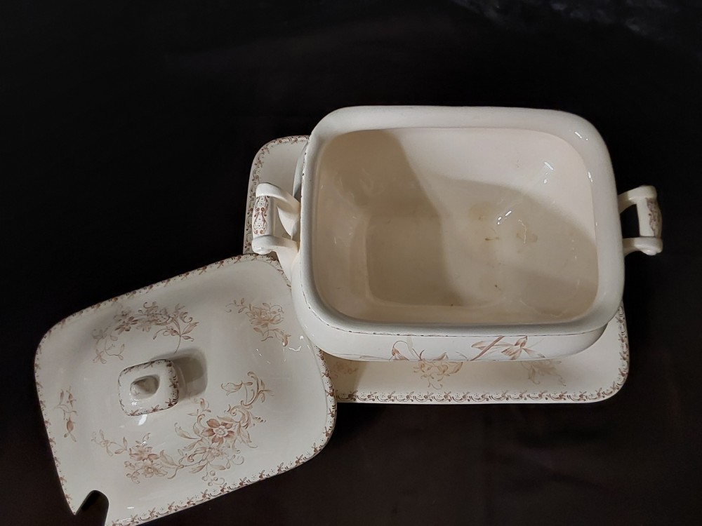 SOUPIERE RECTANGULAIRE AVEC PLATEAU CXK