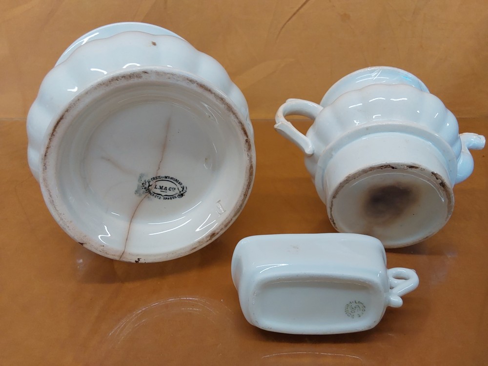 THEIERE CREIL & MONTEREAU PORCELAINE SUR SUPPORT A RESTAURER