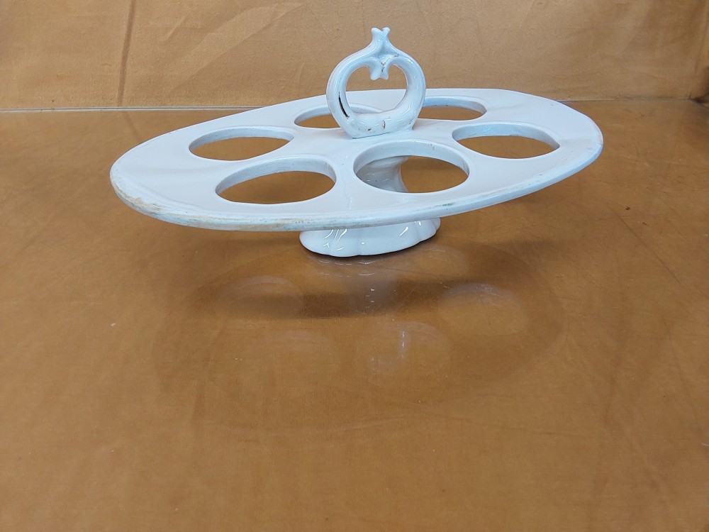 PORTE OEUFS EN PORCELAINE
