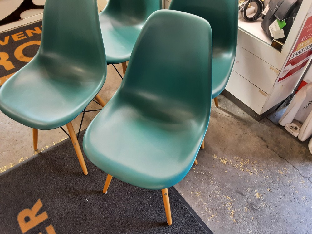LOT DE 4 CHAISES COQUE BLEUE