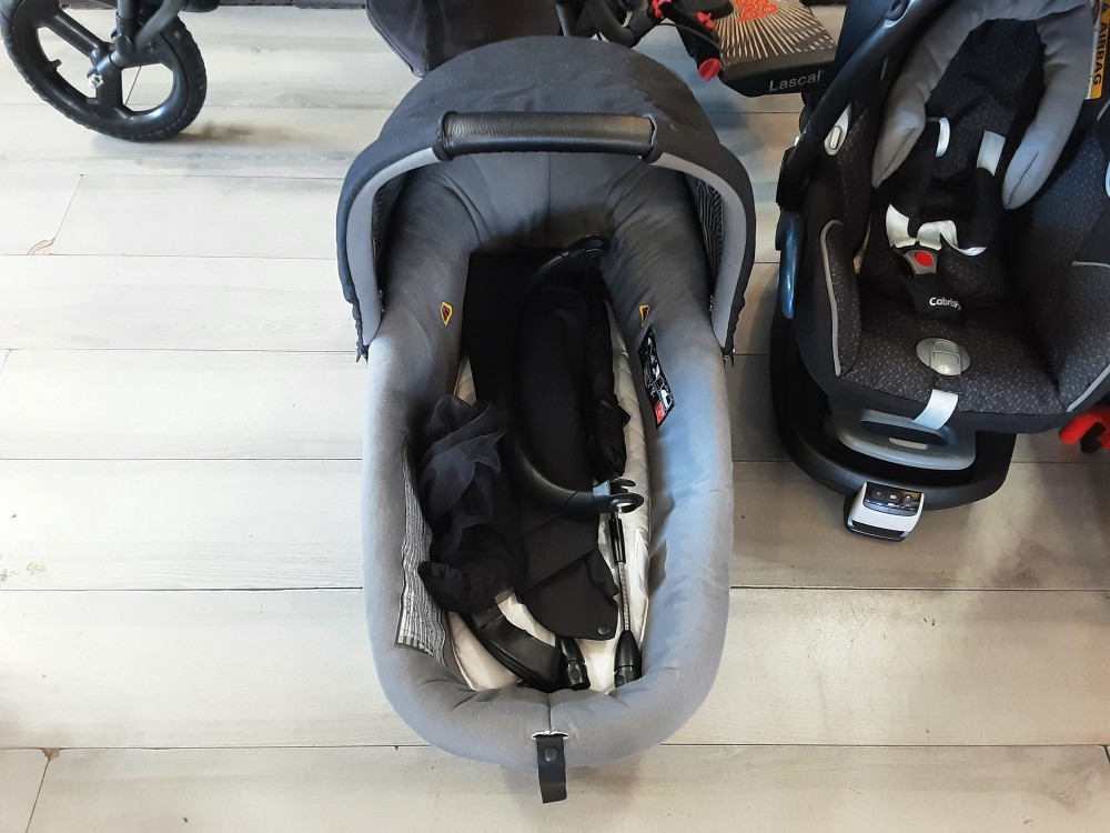 POUSSETTE 3 ROUES PLIABLE BEBECONFORT AVEC DIVERS ACCESSOIRES