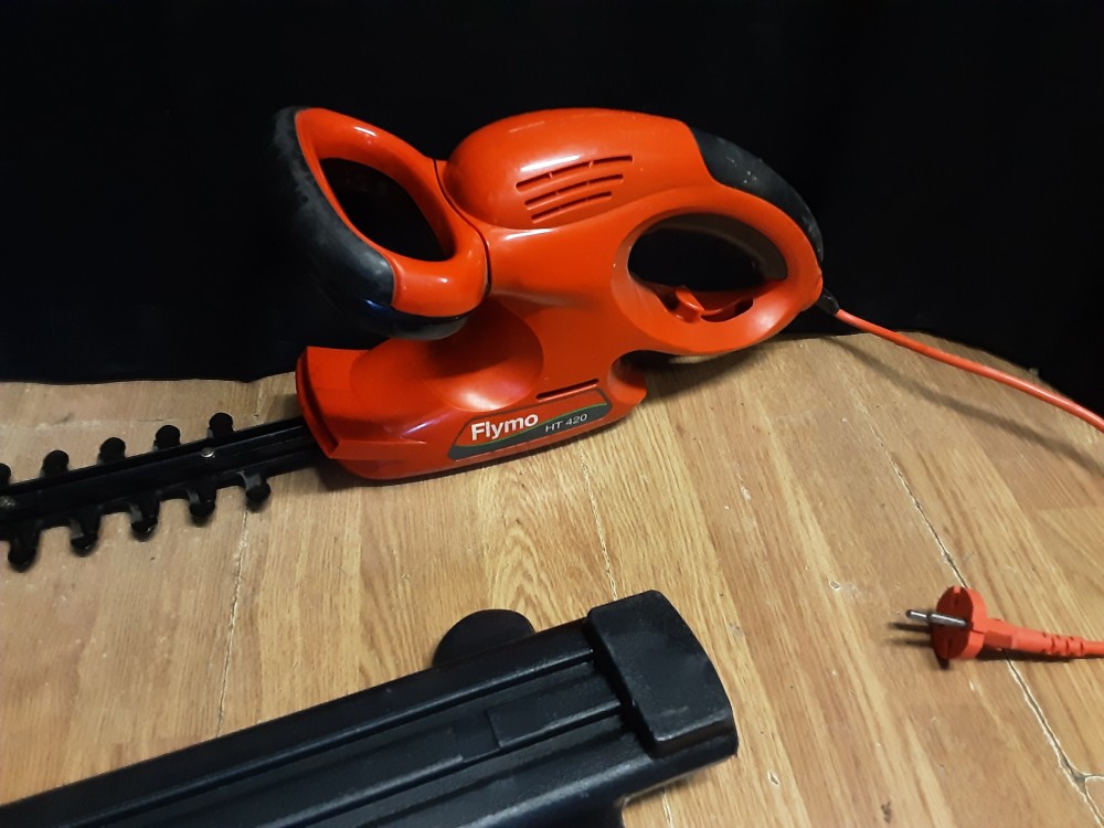 TAILLE HAIE ELECTRIQUE FLYMO