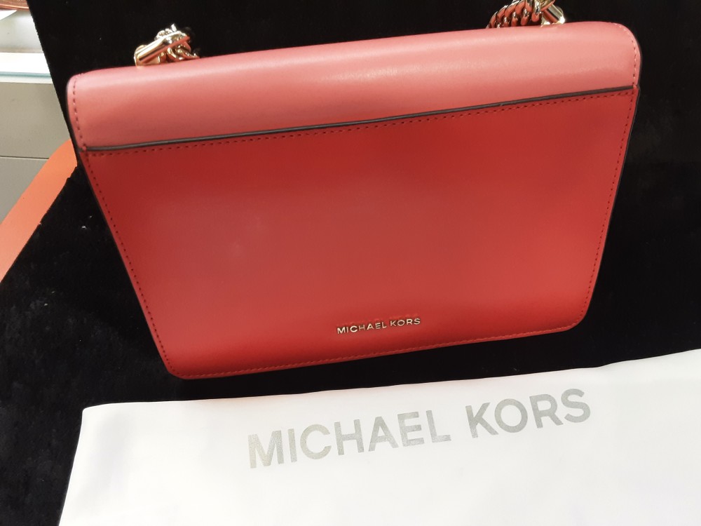 SAC A MAIN RIGIDE A BANDOULIERE CHAINE MICHAEL KORS BLANC ROSE ET ROUGE