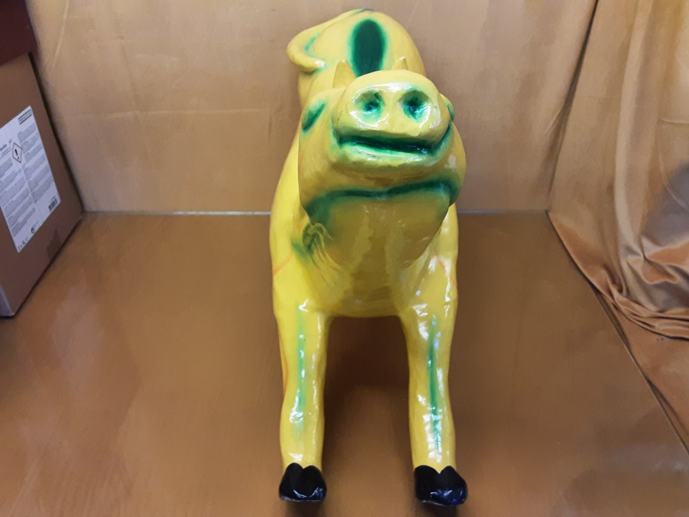 STATUE DECORATIVE VACHE JAUNE ET VERTE