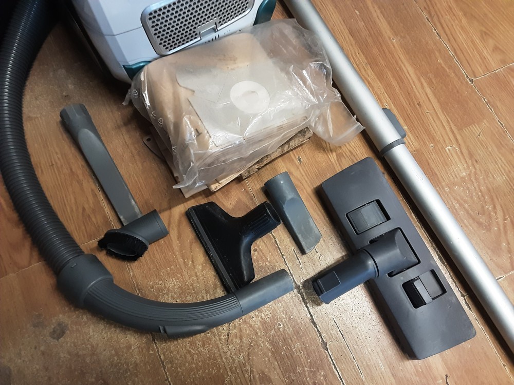 ASPIRATEUR QILIVE AVEC DIVERS ACCESSOIRES