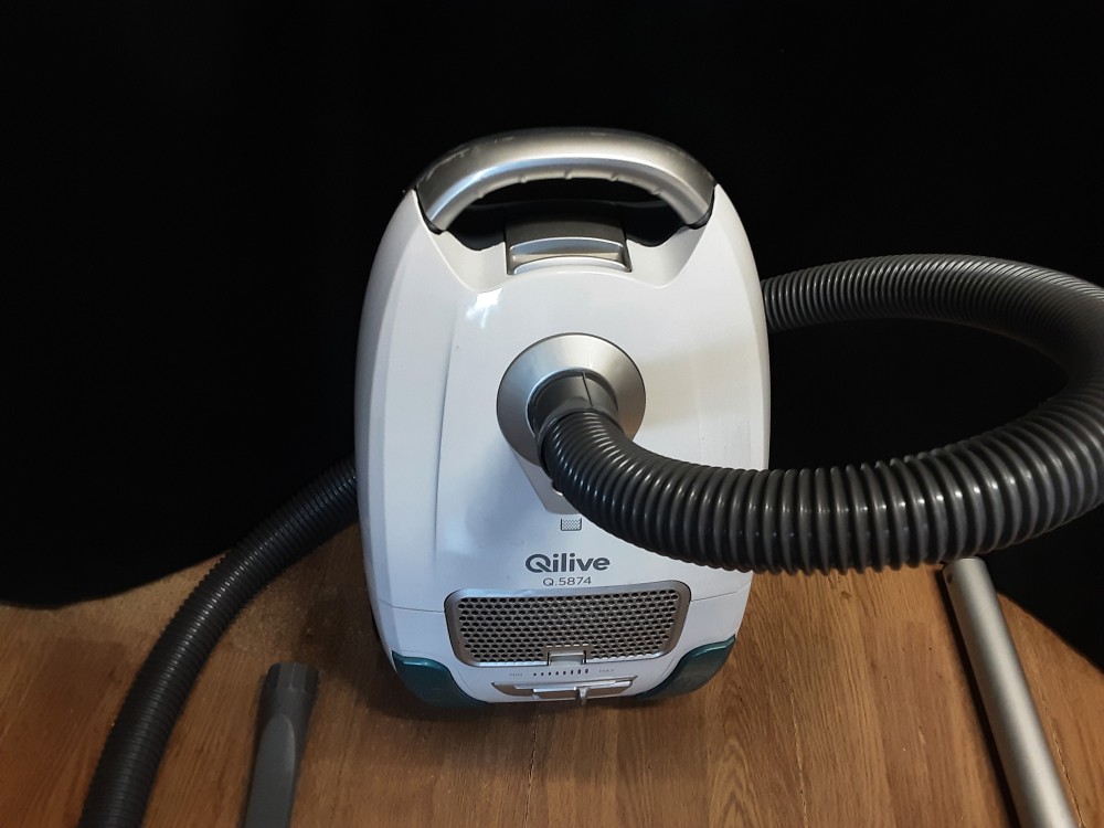 ASPIRATEUR QILIVE AVEC DIVERS ACCESSOIRES