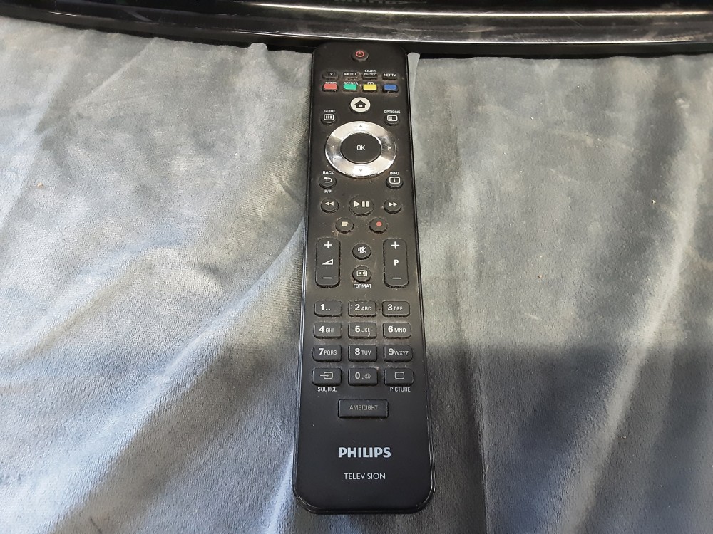 TELEVISEUR PHILIPS 80CM + TÉLÉCOMMANDE
